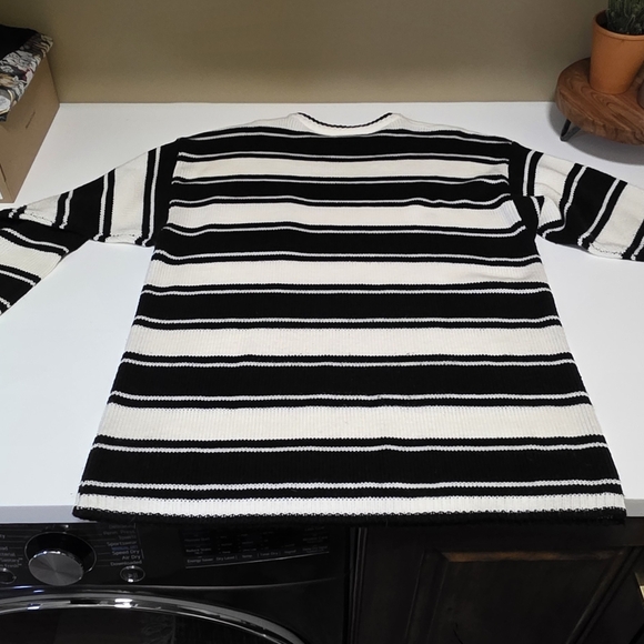 Sweater - Picture 2 of 4